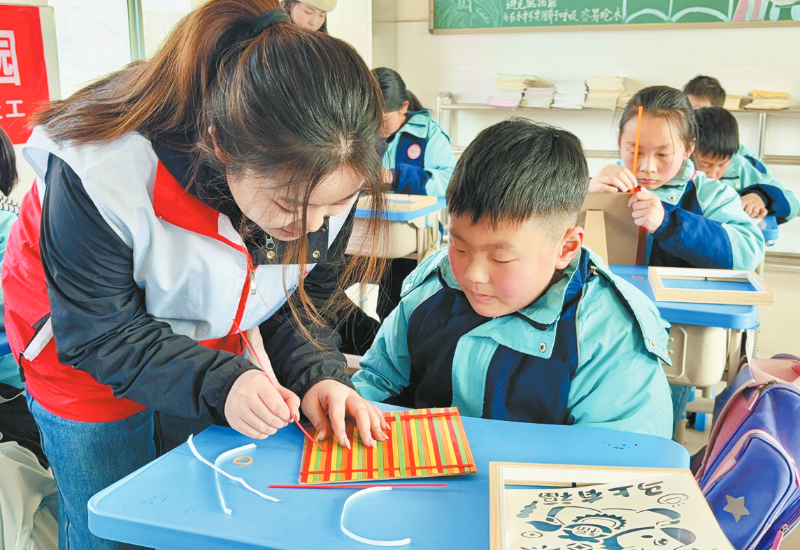 �����Ž�У԰����໭��������߽����Сѧ